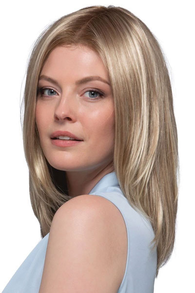 Woman with straight short blonde synthetic wig